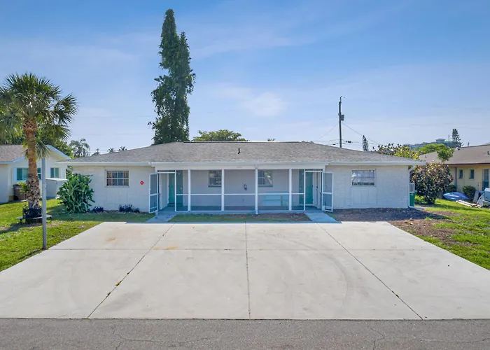 2 Bedroom 2 Bathroom Apartment In Cape Coral Yacht Club Area