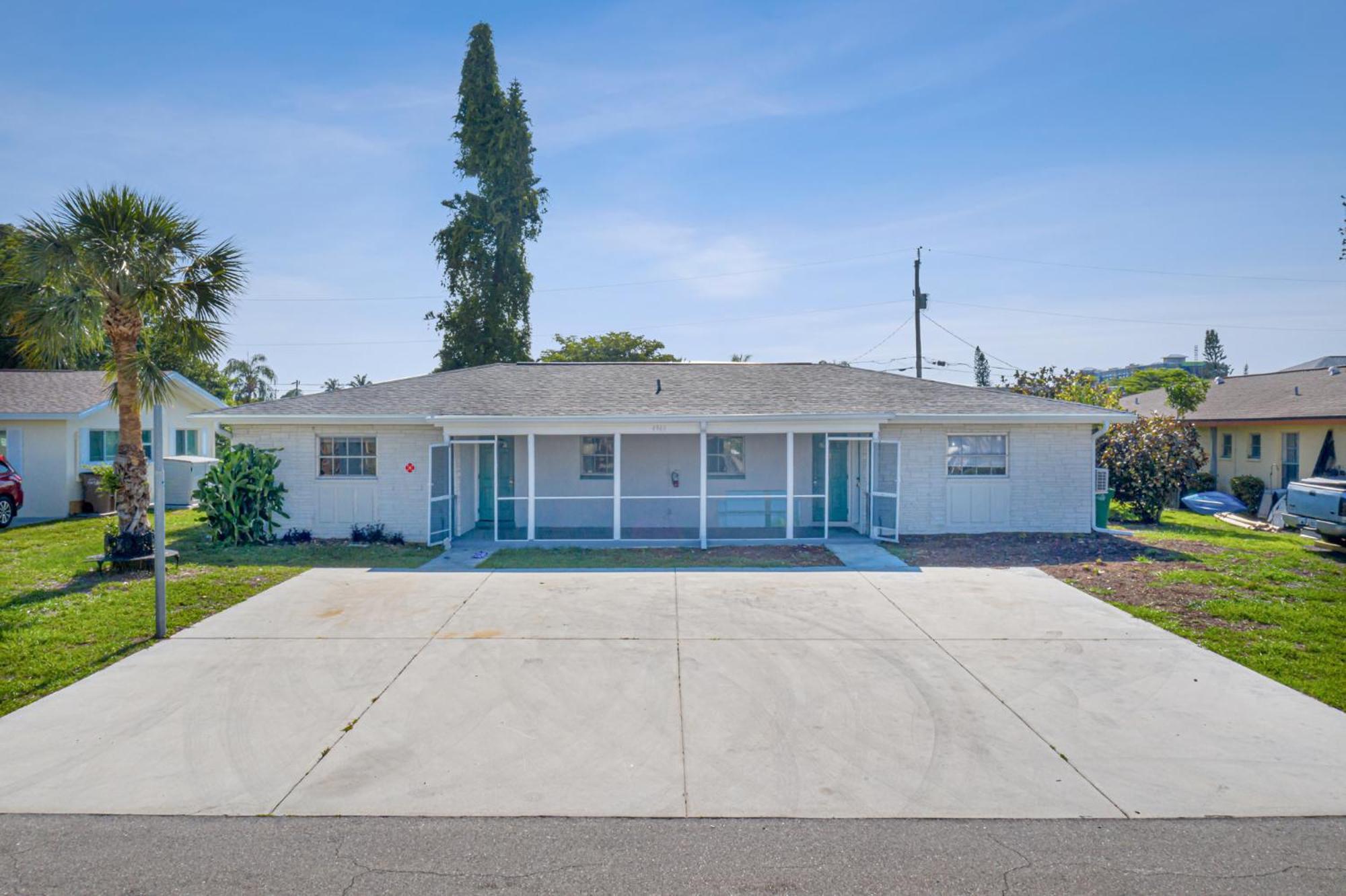 Apartment 2 Bedroom 2 Bathroom In Yacht Club Area Cape Coral