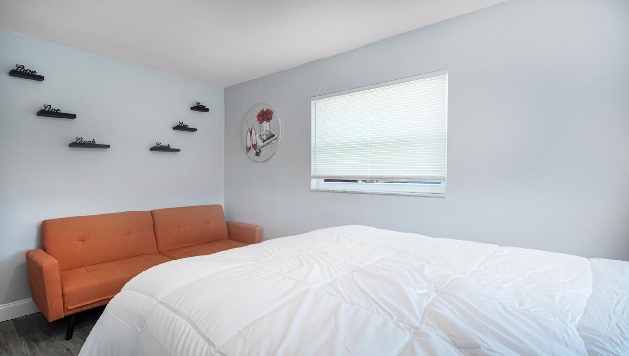 2 Bedroom 2 Bathroom In Yacht Club Area Apartment