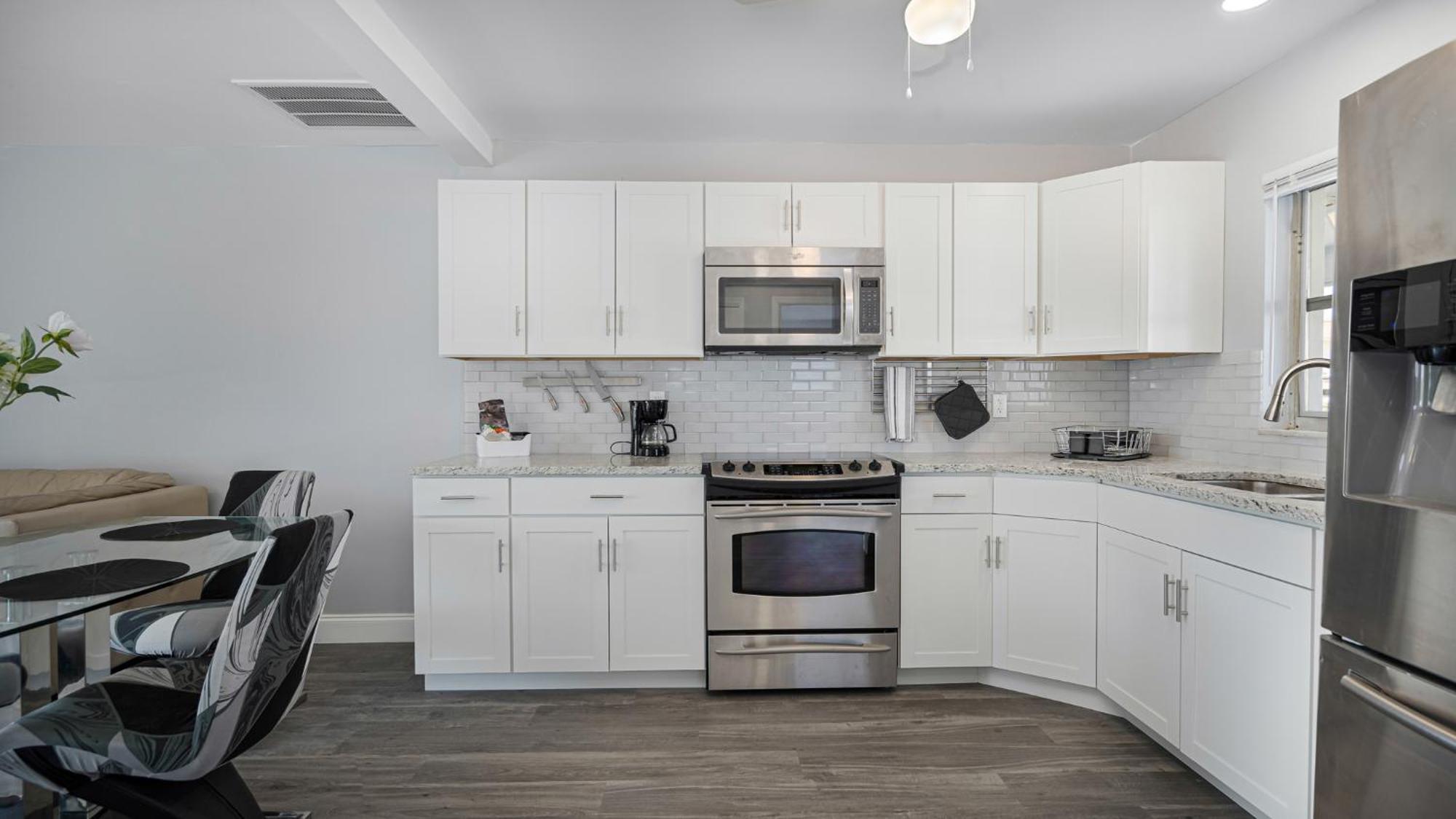 Apartment 2 Bedroom 2 Bathroom In Yacht Club Area *