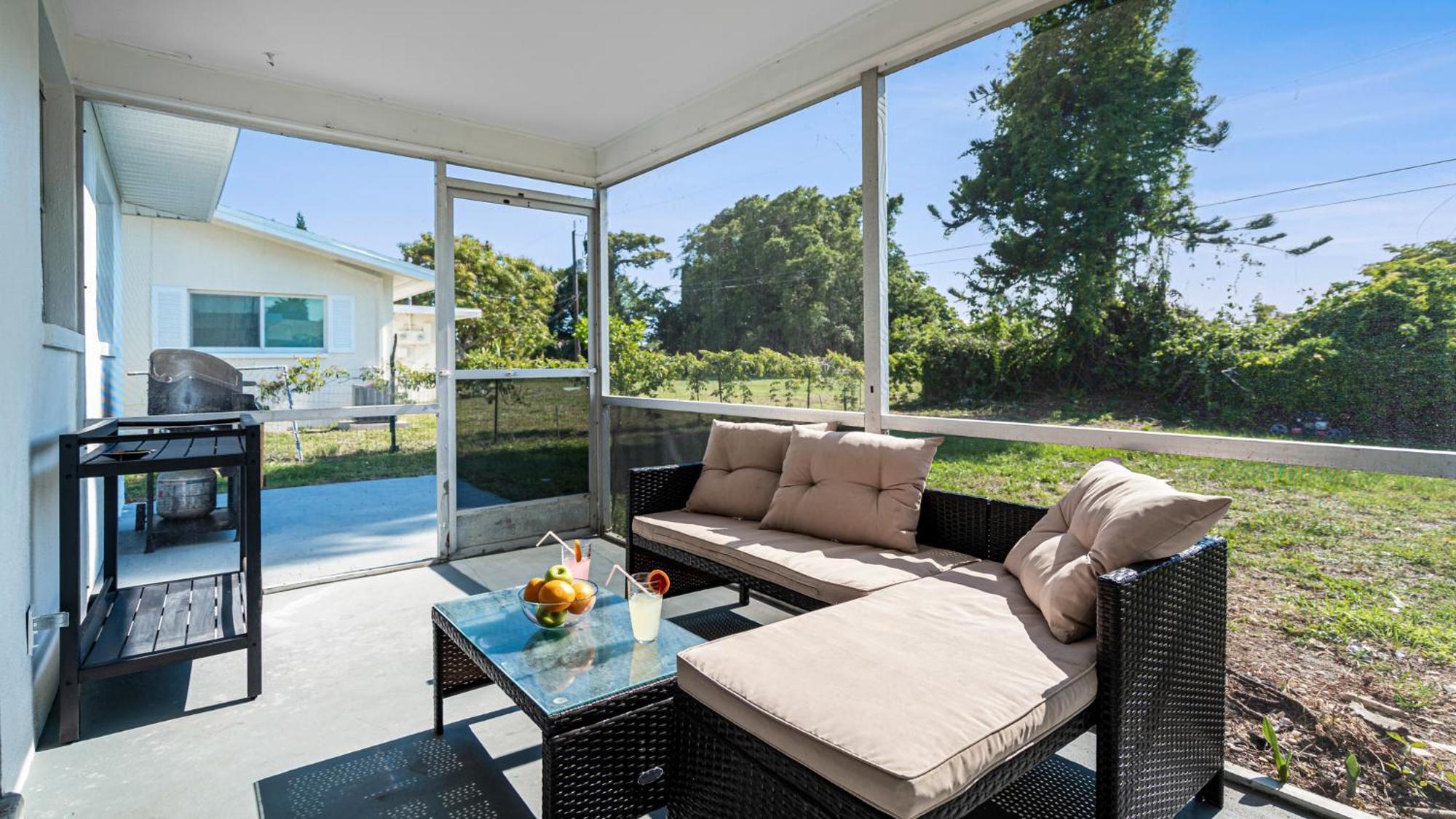 2 Bedroom 2 Bathroom In Yacht Club Area *