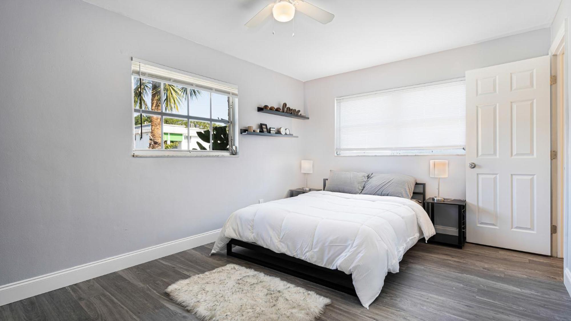 Apartment 2 Bedroom 2 Bathroom In Yacht Club Area Cape Coral